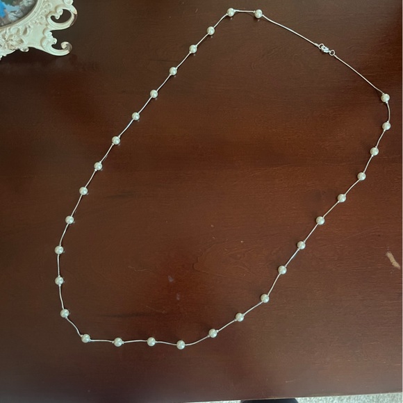 Jewelry - Long pearl necklace